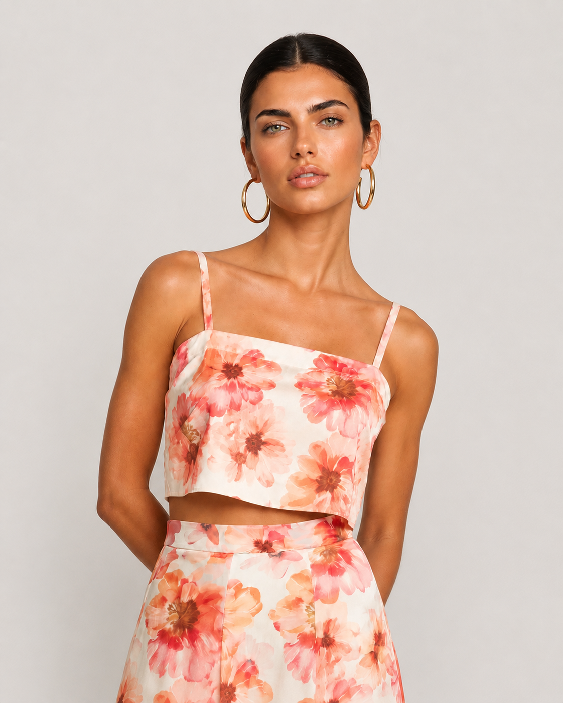 Sunset Bloom / White_model1 Des:Model is 5’7” A cup and wears S and US 2