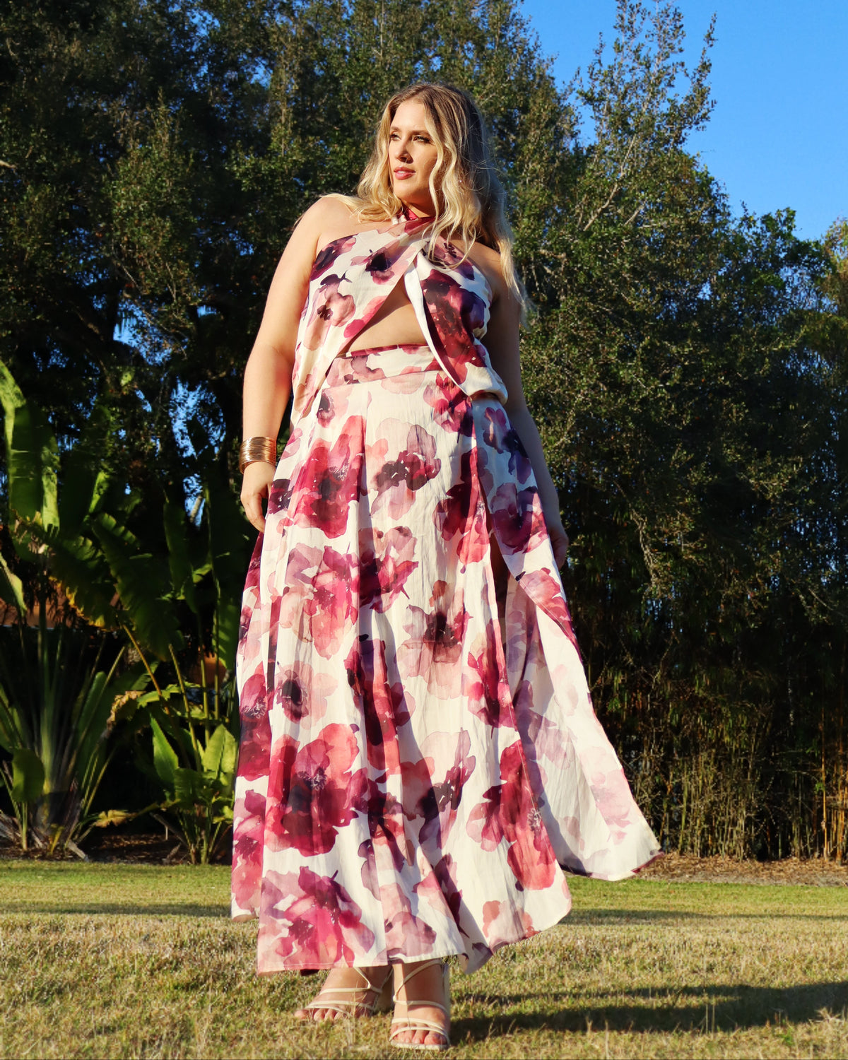 Ruby Bloom_model2 Des:Model is 5’9” and wears size L and US 14