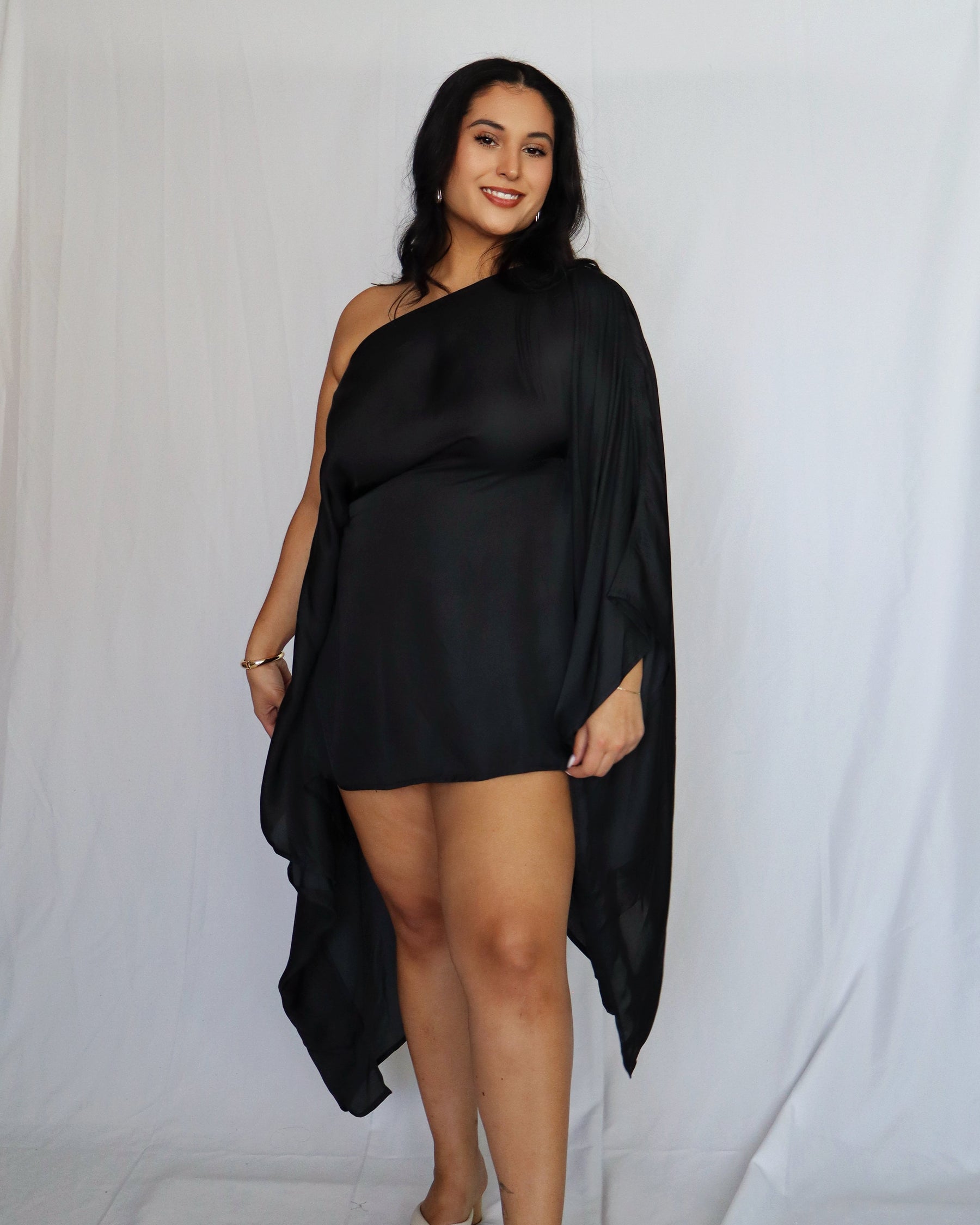 Black_model1 Des:Model is 5’5” DD cup and wears size L and US 12