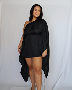 Black_model1 Des:Model is 5’5” DD cup and wears size L and US 12