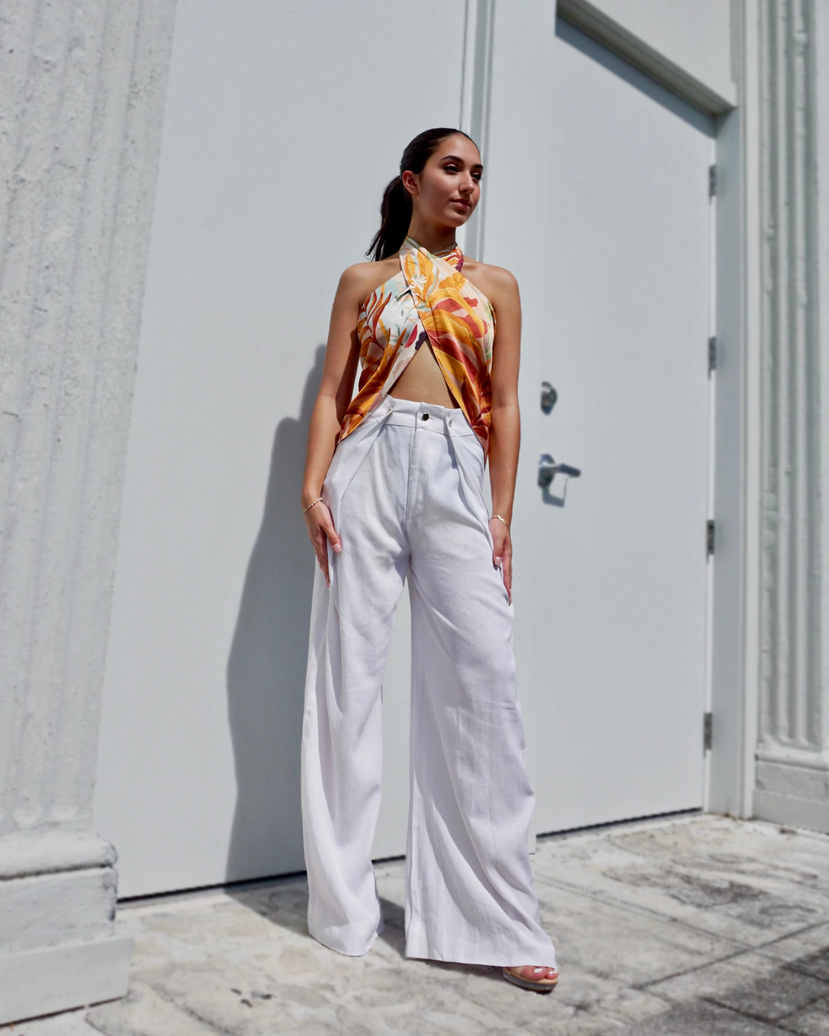 White Linen (Pre-order 4/30)_model3 Des:Model is 5’2” A cup and wears size XS and US 0