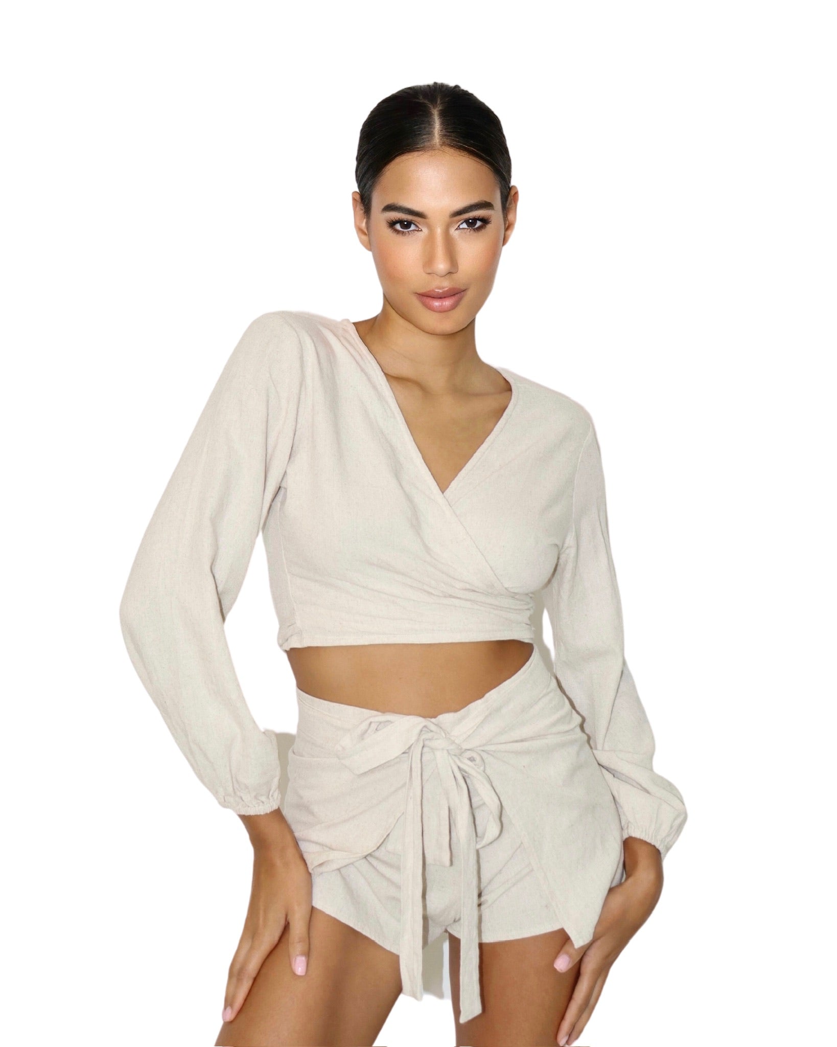 Oatmeal_model1 Des:Model is 5'8"  DD cup and wears size XS-S and US 0