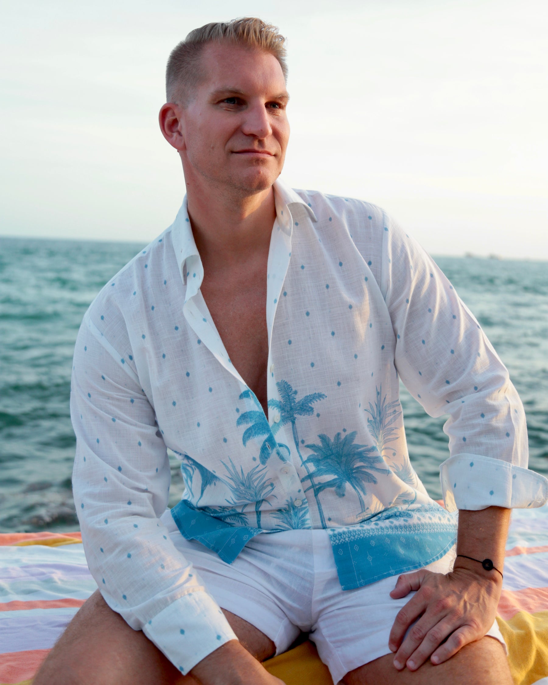 Palma Blue_model5 Des:Model is 6' 3” and wears Men's size L