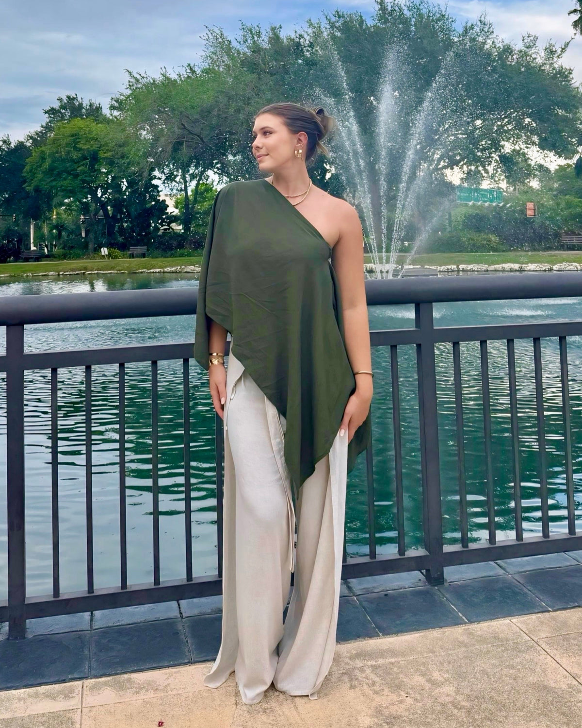 Olive Green (Pre-order 6/10)_model1 Des:Model is 5’8” B cup and wears size M and US 6