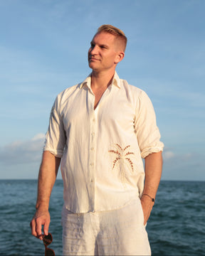 White_model5 Des:Model is 6'3” and wears Men's size L