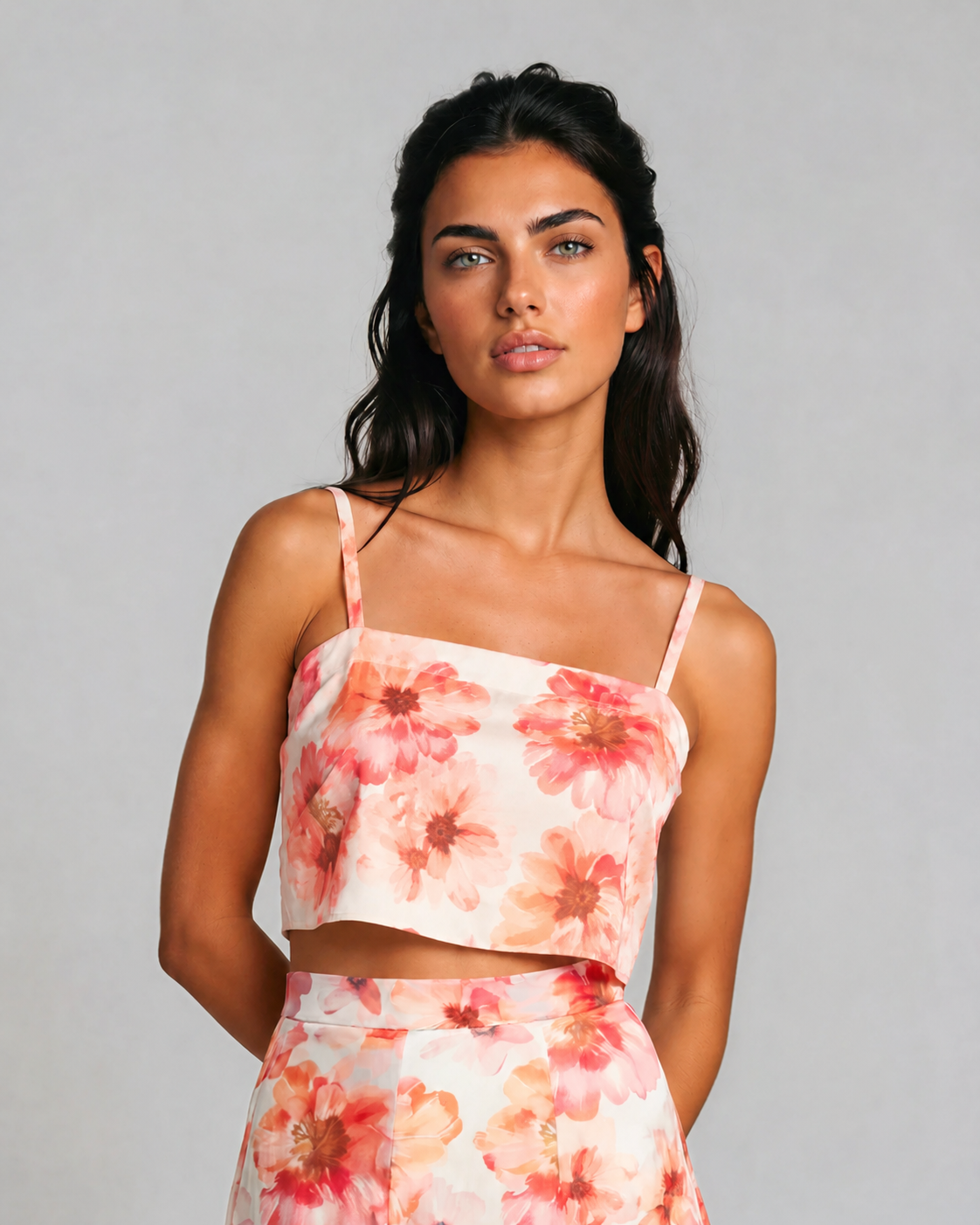 Sunset Bloom / White_model1 Des:Model is 5'7” B cup and wears size XS and US 2
