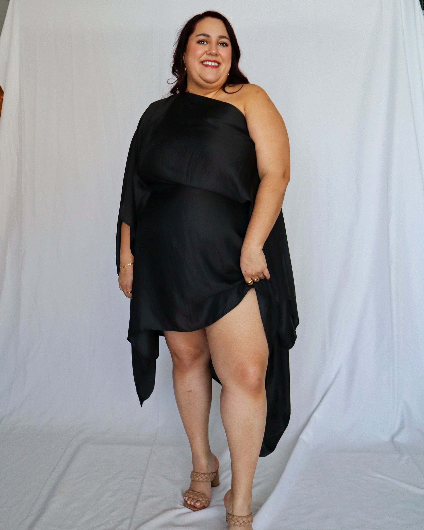 Black_model2 Des:Model is 5’5” DD cup and wears size XXL and US 18