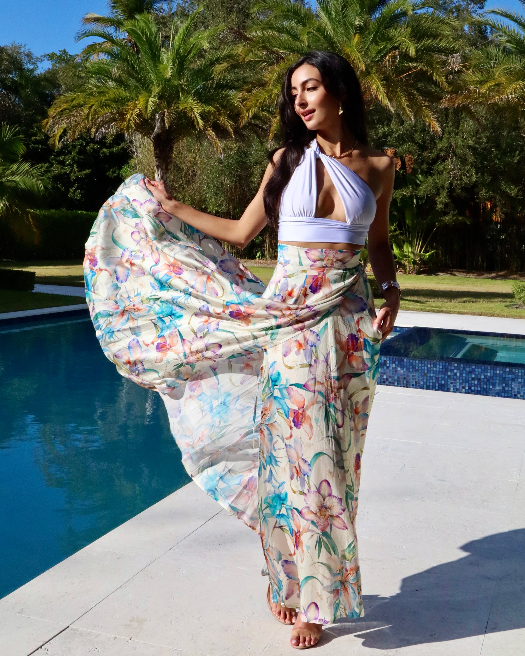 Hibiscus (Pre-order 3/20)_model1 Des:Model is 5’9” and wears size S and US 4